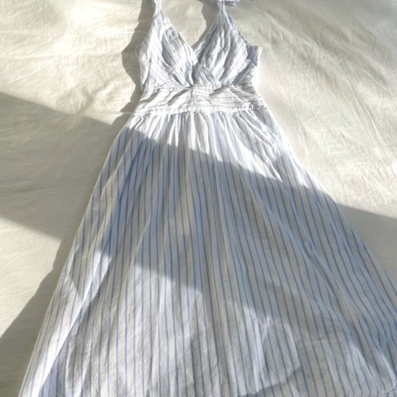 ASTR the label white pin-striped cotton dress with cutout - Picture 1 of 4